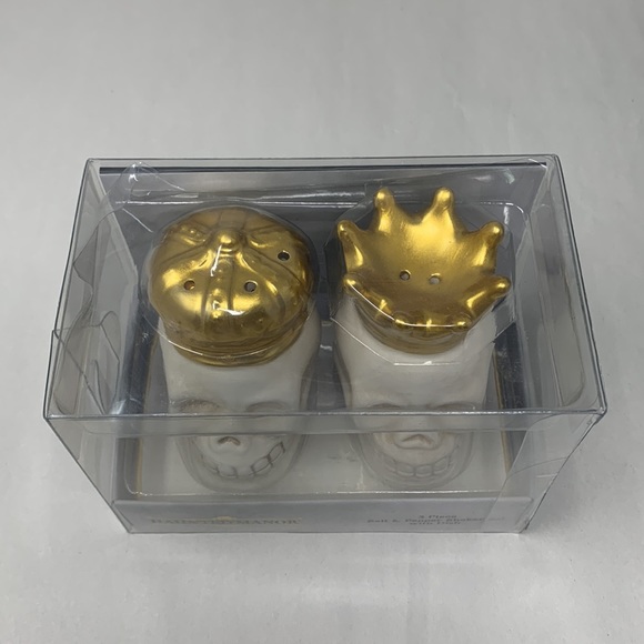 3-piece Haunted Manor Ceramic King & Queen Skull Salt & Pepper Shakers new - Picture 2 of 16